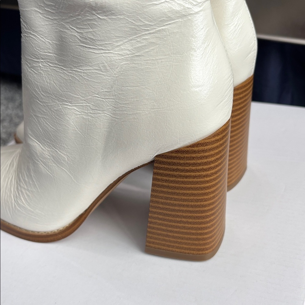 Like New Nine West Taress Ivory Leather Booties Size 6 - Picture 12 of 14